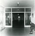 Eingang zur Schalterhalle AOK Fürth, ca. 1955