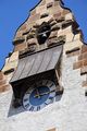 Glocke und Uhr von 1906 am Hauptgebäude der Pestalozzi Schule von der <!--LINK'" 0:94--> aus, im Juni 2020