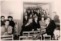 Weihnachtsfeier 1954 im Kinderheim Grete Schickedanz. Im Bild rechts sitzend Gustav Schickedanz im Gespräch mit Zuschauern