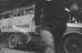 Lastwagen der Fa. Georg Roth Lebensmittel mit Angestellten. Aufnahme um 1930.