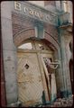 Blick auf das durch die Abbrucharbeiten beschädigte Treber-Tor im Hauptgebäude der <!--LINK'" 0:47-->, 1982.