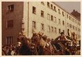 Erntedankfestzug in der Flößaustraße bei Einmündung <!--LINK'" 0:58-->, 1955. Festgespann der Brauerei Geismann
