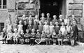 2. Schulklasse in der Pestalozzischule, in der mittleren Reihe das dritte Kind von links; Luise Leikam, ca. 1930/31