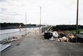 Reparaturarbeiten an der  am <a class="mw-selflink selflink">Main-Donau-Kanal</a>, im Hintergrund das  im August 1999