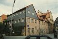 Nebengebäude <!--LINK'" 0:8--> mit Schieferfassade und <a class="mw-selflink selflink">Bella-Rosenkranz-Straße</a> mit Aufzugserker vom Gasthof <!--LINK'" 0:9--> in der <!--LINK'" 0:10--> im Juli 1997
