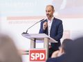 Europakandidat  bei einer Rede zum sozialen Europa auf einem SPD-Parteitag