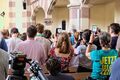 Gottesdienst in der Kirche St. Paul mittel einer KI auf der Leinwand während des Evang. Kirchentags - die Teilnehmer nehmen den Gottesdienst live mit dem Handy auf, Juni 2023