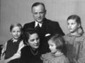Dr. Karl Schlumprecht mit Familie, ca. 1940