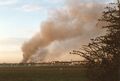 Rauchwolke über Stadeln von <!--LINK'" 0:21--> aus von der brennenden Werkhalle der Firma BIG in Stadeln, April 1998. Bildmitte der Kirchturm der <!--LINK'" 0:22-->.