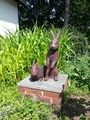 Eindrücke von der Jungtierschau am 20. Juli 2019. Terrakotta-Kaninchen von Gudrun Kunstmann (signiert) auf dem Gelände der Anlage