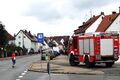 kurz vor dem Kärwazug, Feuerwehr Fahrzeug zur Absperrung der <a class="mw-selflink selflink">Herboldshofer Straße</a> Einmündung <!--LINK'" 0:15--> steht bereit, August 2023