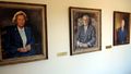  Fürth - Gang zum Sitzungssaal mit einigen Portraits der Fürther Ehrenbürger ,  und   - 2014