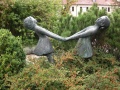 Freiplastik <i>"Tanzende Mädchen"</i>, Bronze, ,  (Standort wohl ehemals Schönwasserblock an der )
