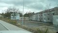 2010: ehemalige Unterkunfts- und Kasernengebäude der früheren <a class="mw-selflink selflink">Monteith Barracks</a> jetzt <!--LINK'" 0:19--> zwischen <!--LINK'" 0:20--> links und Vacher Straße hinter dem Gebäude rechts.
