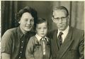 Ein Familienfoto der Familie Pietsch  aus Stadeln 1952 vom Atelier <!--LINK'" 0:89-->. Bei der vorherigen Fotos von 1927 und 1929 hieß das Atelier noch <!--LINK'" 0:90-->, könnte evtl. der Sohn sein.