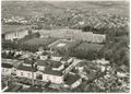 Luftaufnahme Klinikum, im Vordergrund Häuser an der <!--LINK'" 0:32--> und die Gebäude der <!--LINK'" 0:33-->-Brauerei. Historische Postkarte, um 1960