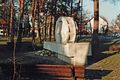 Der Bürgerbrunnen vor dem Stadelner Friedhof, Dez. 1994