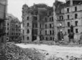 Aufnahme aus der Amalienstraße nach dem Luftangriff 8. auf 9. März 1943, Blick zur Einmündung der Benno-Mayer-Straße mit dem heute noch existierenden Haus Amalienstr. 52a im Hintergrund