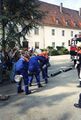 125jähriges Gründungsfest der FFW Stadeln. Vorführung der Jugend Feuerwehr im Schulhof der ehem. <a class="mw-selflink selflink">Gemeinschaftsschule Stadeln</a>, September 1998