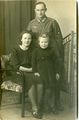Familienfoto von Willi, Käte und Juliane Hammerer aus der Alexanderstraße 15 vom Fotoatelier <!--LINK'" 0:51-->, 1. Februar 1941