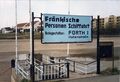 Sanierungsarbeiten am Kanalbett des trockengelegten  an der ehemaligen Anlegestation Fürth I an der  mit damaligen Linienverkehr Nbg.-Gebersdorf - Bamberg und zurück. Im Hintergrund Bebauung in , am 1. Mai 1984