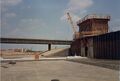 Sanierungsarbeiten am Kanalbett und Neubau des Sperrwerks <!--LINK'" 0:181--> Nähe der <!--LINK'" 0:182-->, im Hintergrund Gebäude in <!--LINK'" 0:183--> am 1. Mai 1984