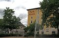 Blick von Osten auf das <a class="mw-selflink selflink">Parkhotel</a> in der <!--LINK'" 0:45--> 15, im Vordergrund die Dr.-Konrad-Adenauer-Anlage mit Brunnen, 2013