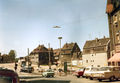 Blick vom Grünen Markt auf die Königstraße im Jahr 1974 - rechte Fassade im Bild Königstraße 40 (erhalten)<br/>noch mit Rückgebäude, hinter der Straßenuhr das Abbruchgelände des ehem. Geleitshauses und der <!--LINK'" 0:70-->