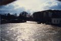 Hochwasser an der <!--LINK'" 0:74--> - im Hintergrund die Senioreneinrichtung <a class="mw-selflink selflink">Kursana</a> im Februar 1997