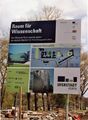 Bautafel für weitere Baumaßnahmen der <a class="mw-selflink selflink">Uferstadt Fürth</a> an der <!--LINK'" 0:35--> im April 2008