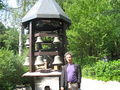 Der ehemalige Stadtheimatpfleger  mit dem in Bayreuth entdeckten Glockenspiel (1. Juni 2007), das sich heute auf dem Rathausturm befindet.