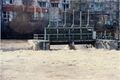 Hochwasser an der <!--LINK'" 0:75--> - im Hintergrund die Senioreneinrichtung <a class="mw-selflink selflink">Kursana</a> im Februar 1997