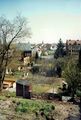 Blick aus der "Gartenkolonie Schlößla" auf das Gebäude <!--LINK'" 0:105-->, links, und die <!--LINK'" 0:106-->, rechts, im Hintergrund die Fürther Altstadt mit St. Michael, April 1992