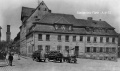 <!--LINK'" 0:16--> mit davor befindlichem Eckhaus des ehem. Brauereibesitzers Georg Heinrich Stengel in der Bäumenstraße, um <!--LINK'" 0:17--> – im Hintergrund der Rathausturm