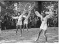 Tag der Arbeit 1937, die KdF-Betriebssportgruppe der Firma Schickedanz in der  heutigen <a class="mw-selflink selflink">Dr.-Konrad-Adenauer-Anlage</a> bei einer sportlichen Vorführung