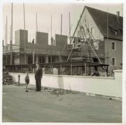 Schulhaus Anbau Hauptmannl 1959.jpg