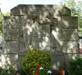 Grabmal des Kommerzienrats <a class="mw-selflink selflink">Konrad Georg Schwarz</a> auf dem städtischen Friedhof, September 2022