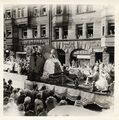 Erntedankfestzug in der Schwabacher Straße, 1962