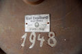 Firmenschild an einer Bandsäge der Fa. Engelhardt in einer ehemaligen Büttnerwerkstatt (Fassbinderei) im unterfränkischen Birklingen