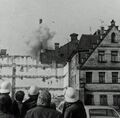 1. Sprengversuch des Geismann Schlotes am 6. März 1975 mit evakuierten Anwohnern vor dem <!--LINK'" 0:20-->. Wegen der zu schwachen Sprengladung blieb der Kamin bis zum nächsten Tag stehen, wo er im 2. Versuch gesprengt werden konnte.