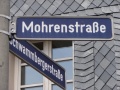 Straßenschild <a class="mw-selflink selflink">Mohrenstraße</a> mit <!--LINK'" 0:0-->
