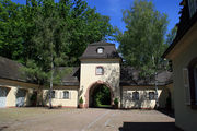 Schickedanz Villa Dambach Garagen.jpg