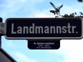 Straßenschild Landmannstraße mit Erläuterung
