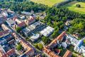 Blick über das Schulgelände des Helene-Lange-Gymnasiums und der Leopold-Ullstein-Realschule, Jui 2020