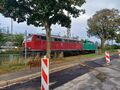 Industriegleise Südstadt, Diesellokomotiven der Joseph Hubert Bauunternehmung GmbH & Co. KG in der Karolinenstraße 100-102 (September 2023)
