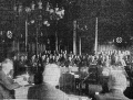 Der hakenkreuz-beflaggte Rathaussaal am <!--LINK'" 0:190--> <!--LINK'" 0:191-->. Zeitungsfoto vom folgenden Tag.