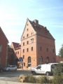 ehemalige Brauerei Dornbräu Vach, saniertes Sudhaus mit Turmzimmer, Straßenseite.