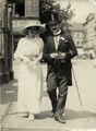 Paar in der Weinstraße 1920.jpg