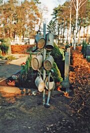 NL-FW 04 944 KP Schaack Friedhof Stadeln 12 1994.jpg