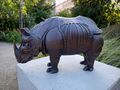 „Dürer Rhinocerus“ von <!--LINK'" 0:9--> und <!--LINK'" 0:10-->. Geschenk an die Stadt Fürth, aufgestellt im Botanischen Schulgarten (September 2023).